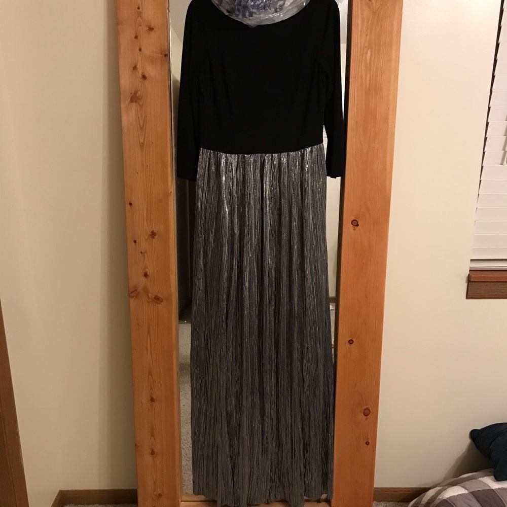 Vince Camuto Dress 💕 Size 8